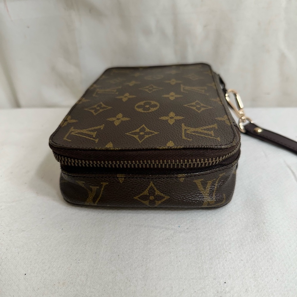 Louis Vuitton Cosmetics Pouch - Picture 2 of 10